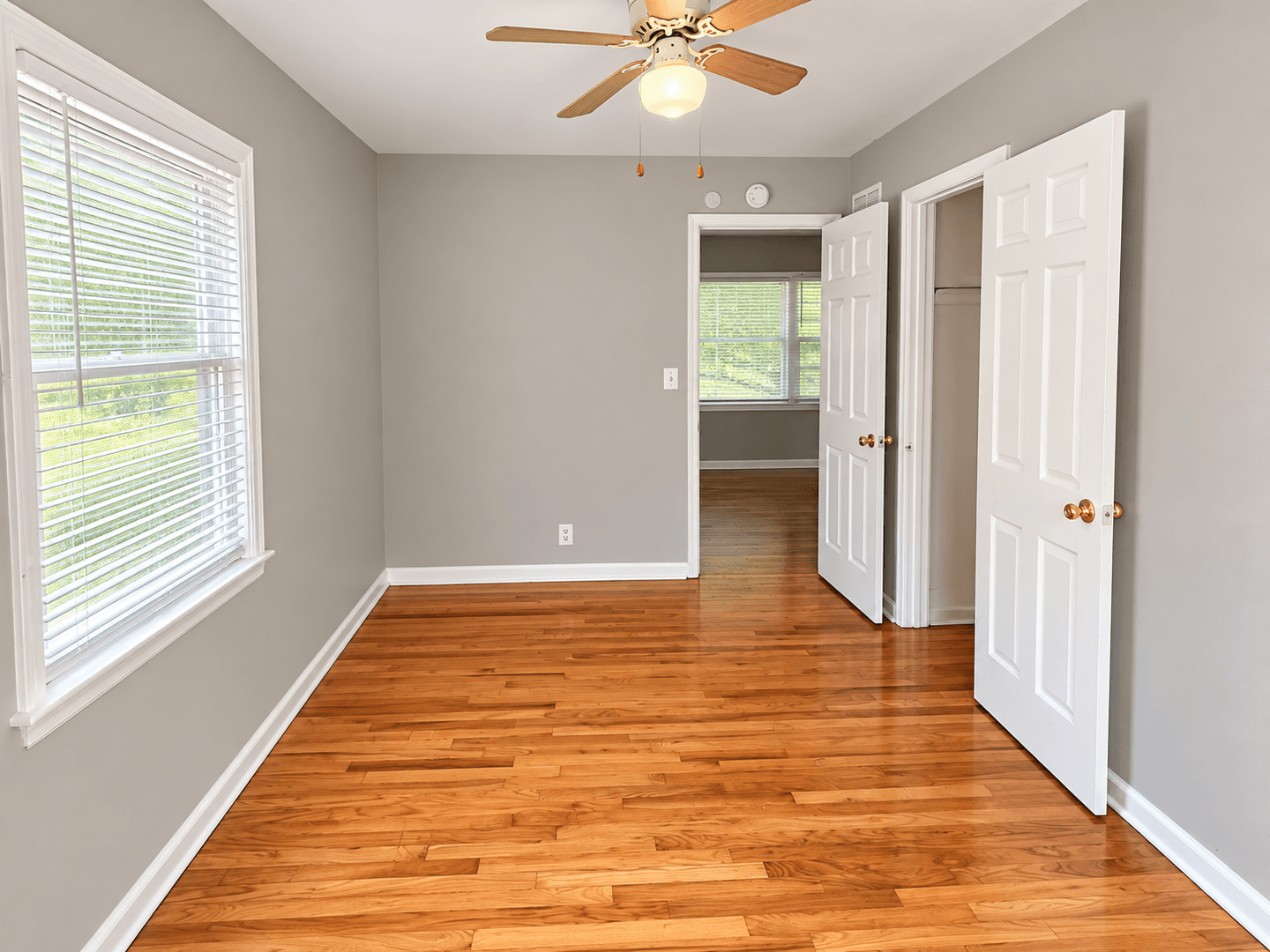 Independence Townhome: 906-912 1/2 S Noland Road