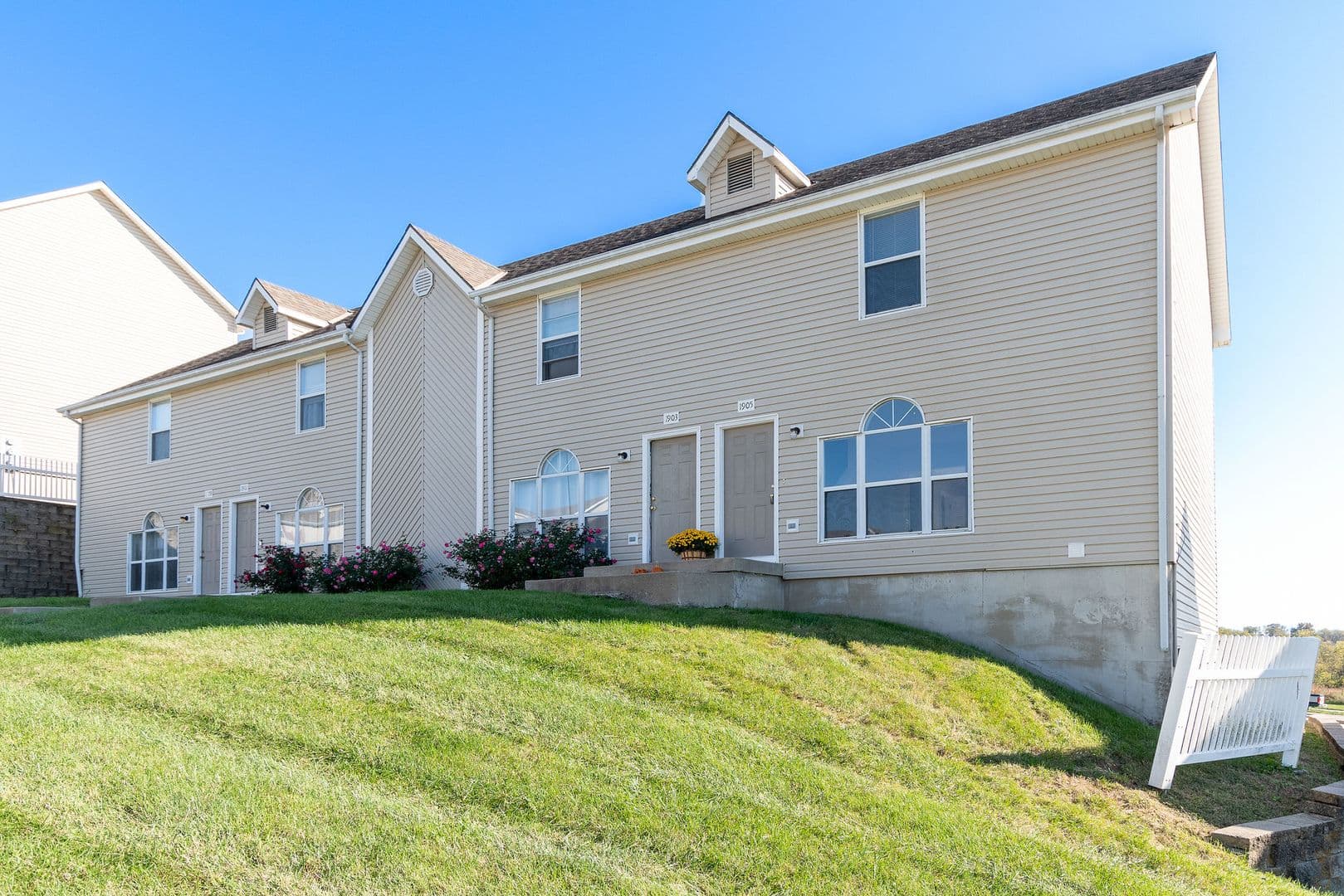 Platte City Townhome: 1810-1914 Century Hill