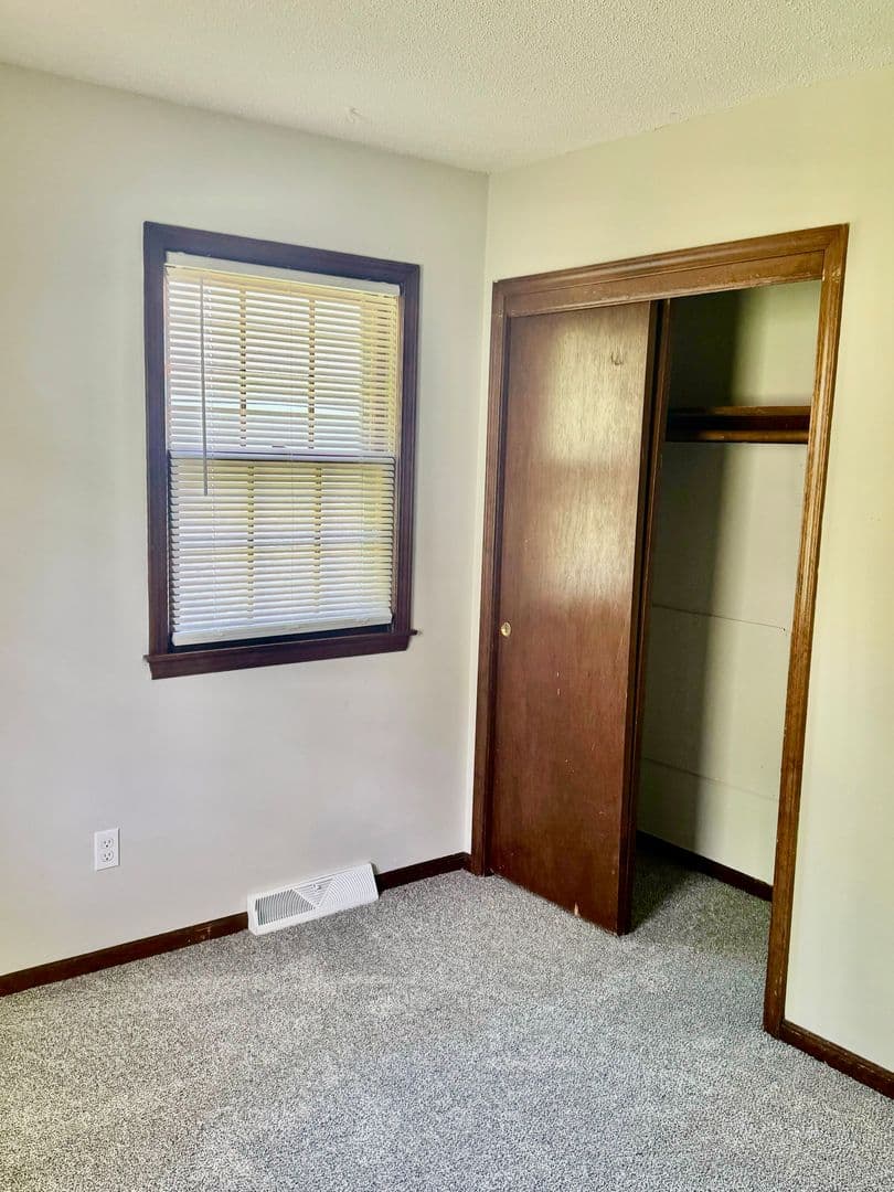 Raytown Apartment: 5404-5406 Ditzler Ave