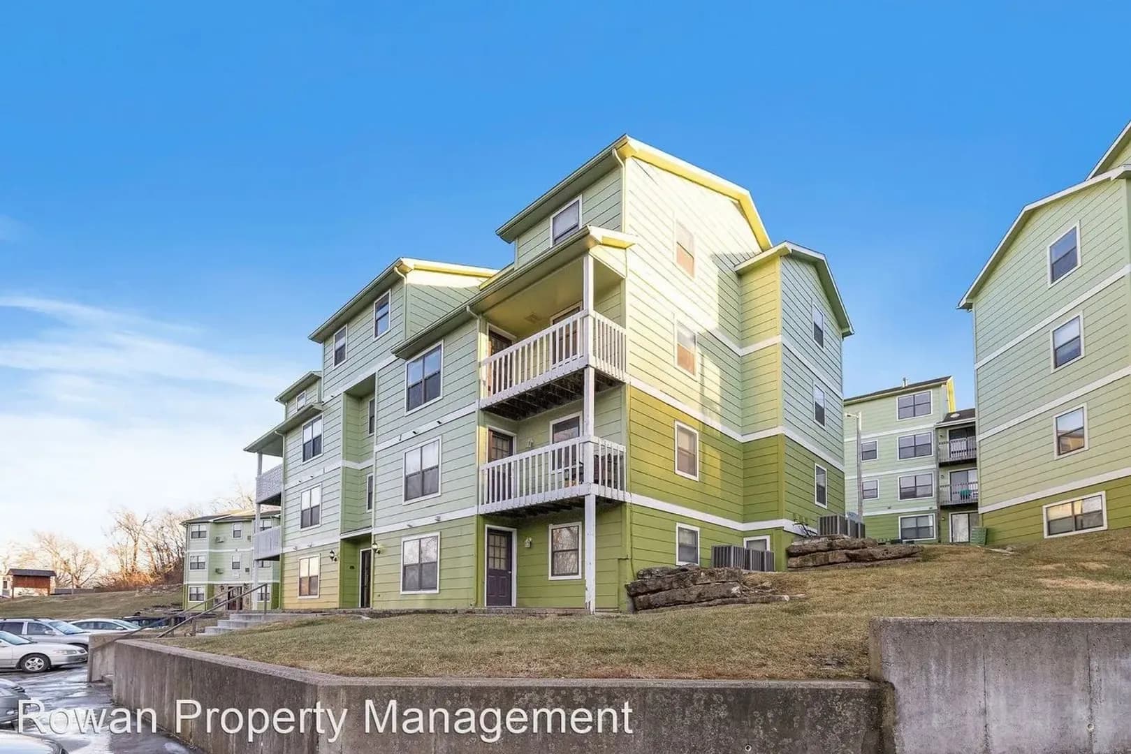 Lawrence Apartment: 951 Arkansas Street