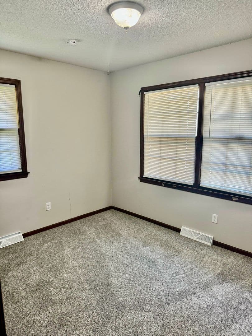 Raytown Apartment: 5404-5406 Ditzler Ave