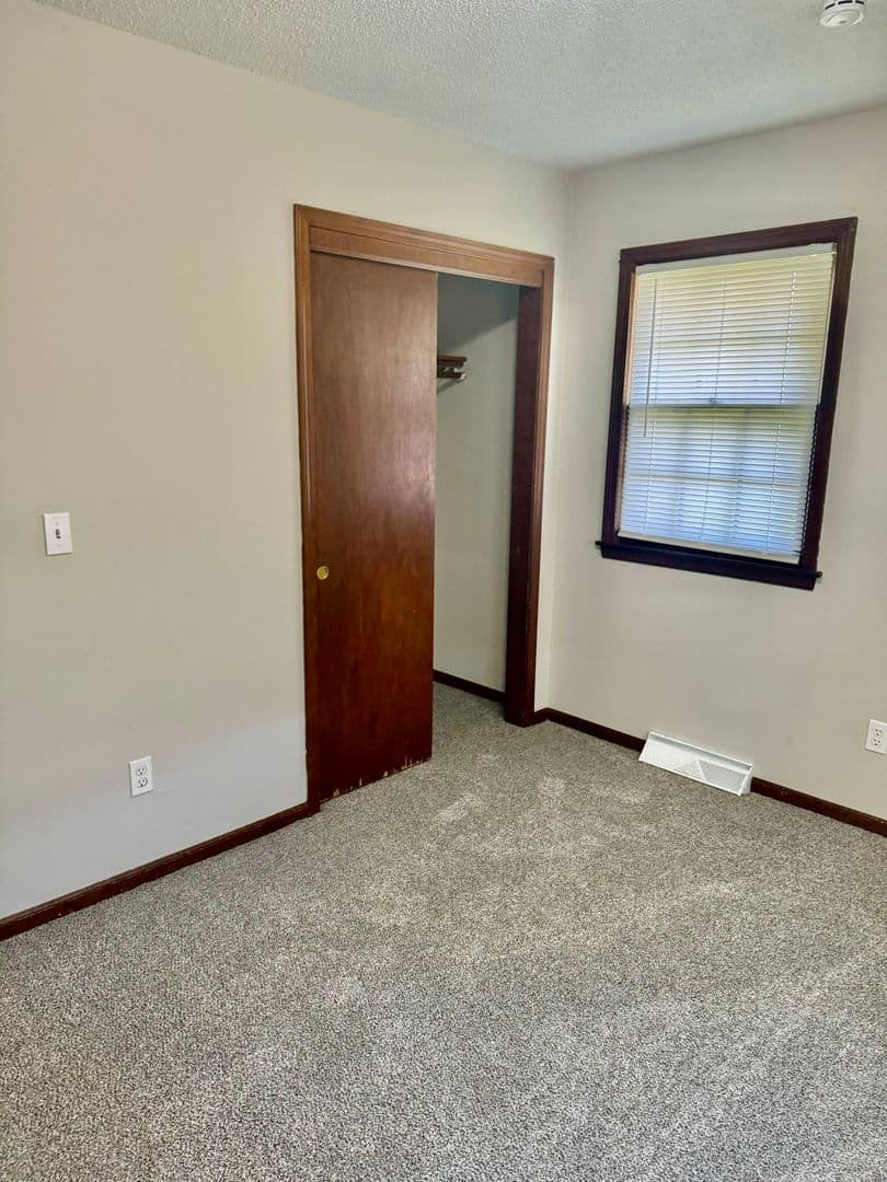 Raytown Apartment: 5404-5406 Ditzler Ave