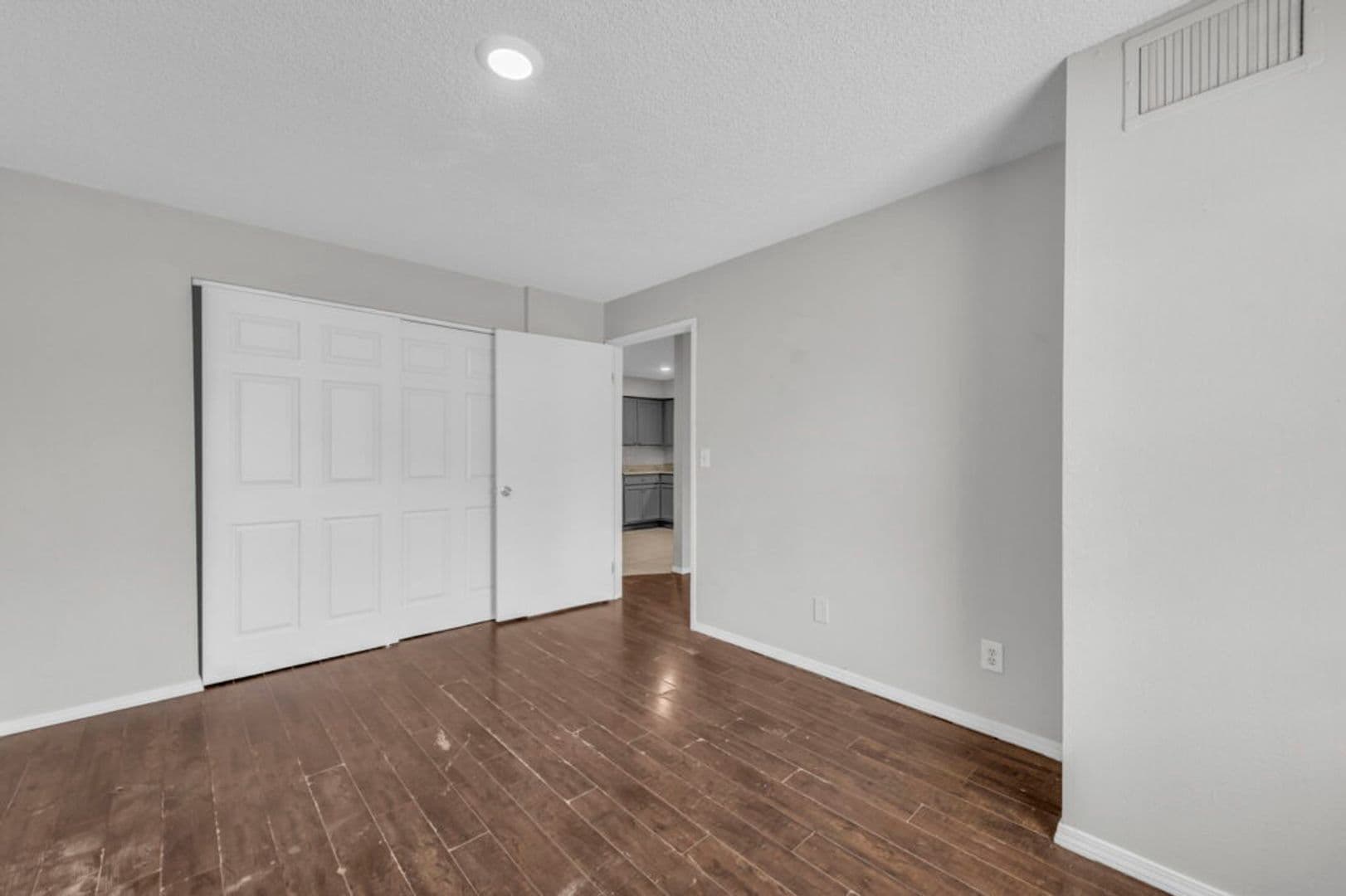 Kansas City Apartment: 1500 E. 29th Street