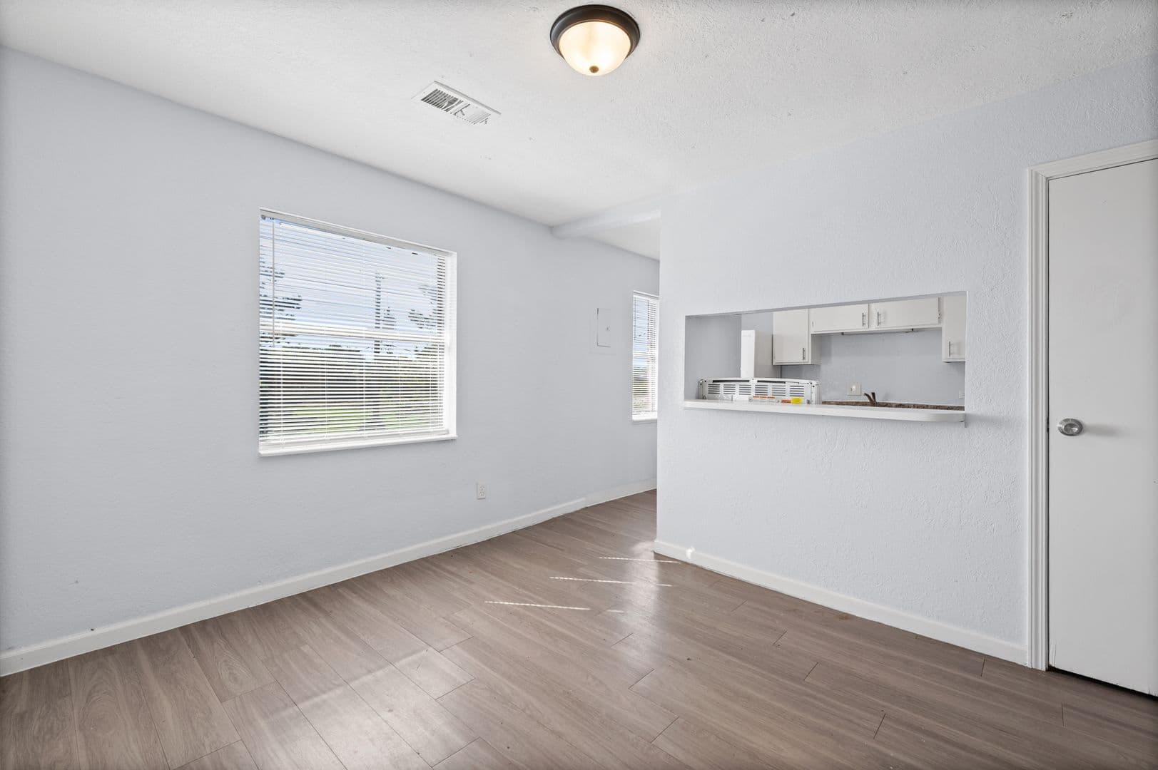 Kansas City Apartment: 8208 Troost Ave