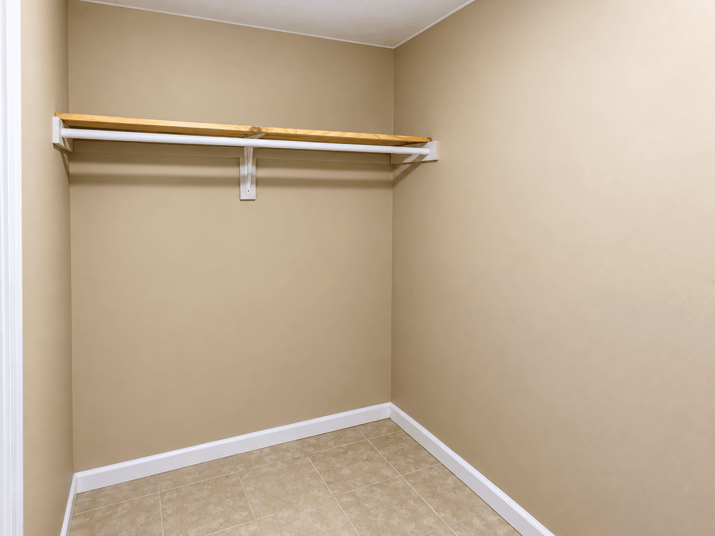 St. Joseph Apartment: 2102-2104 Messanie St.