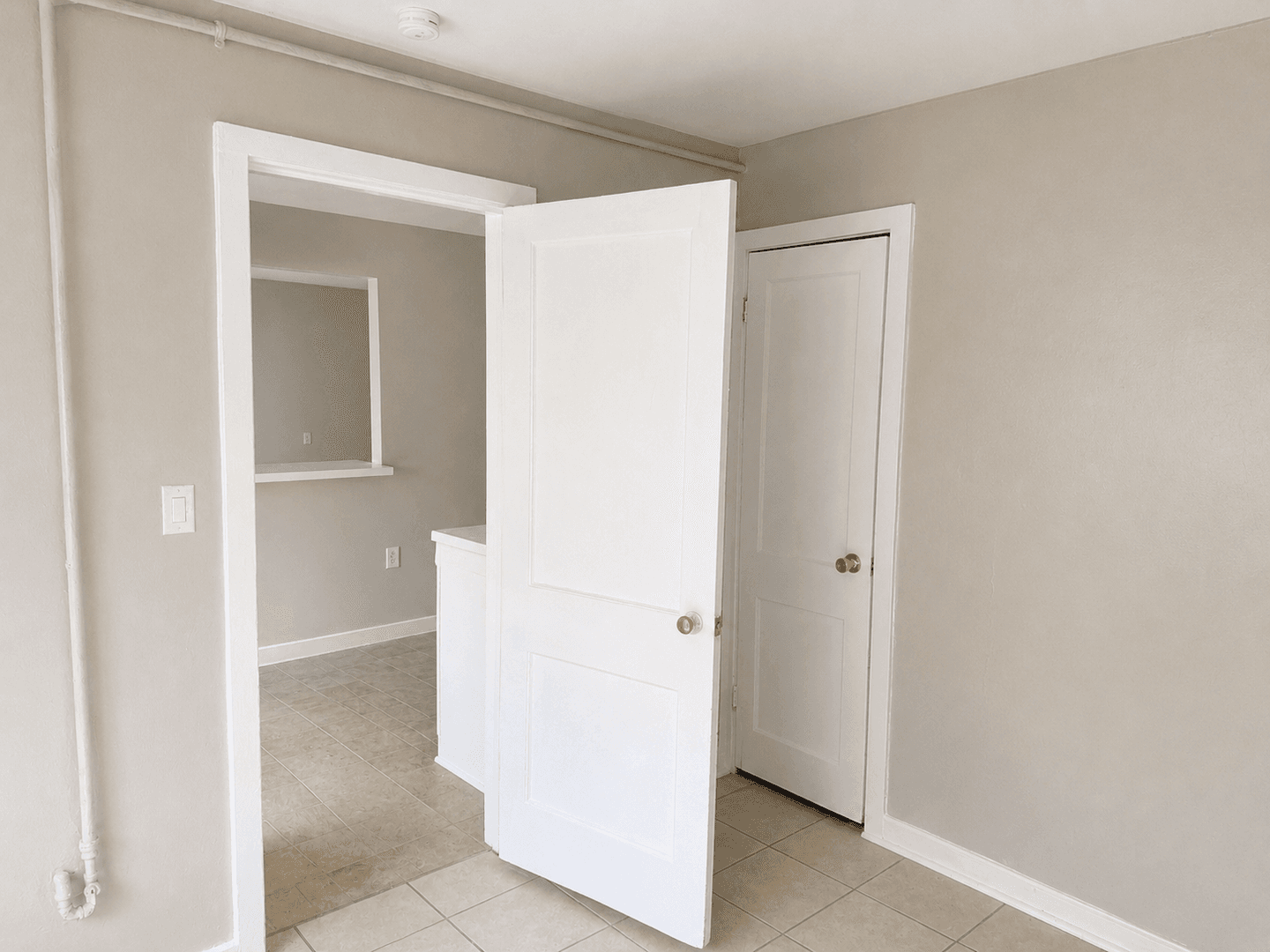 Independence Townhome: 906-912 1/2 S Noland Road