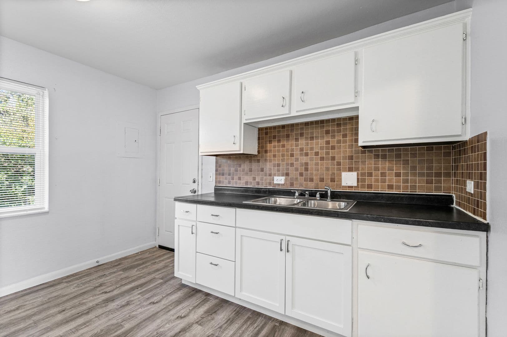 Kansas City Apartment: 8208 Troost Ave
