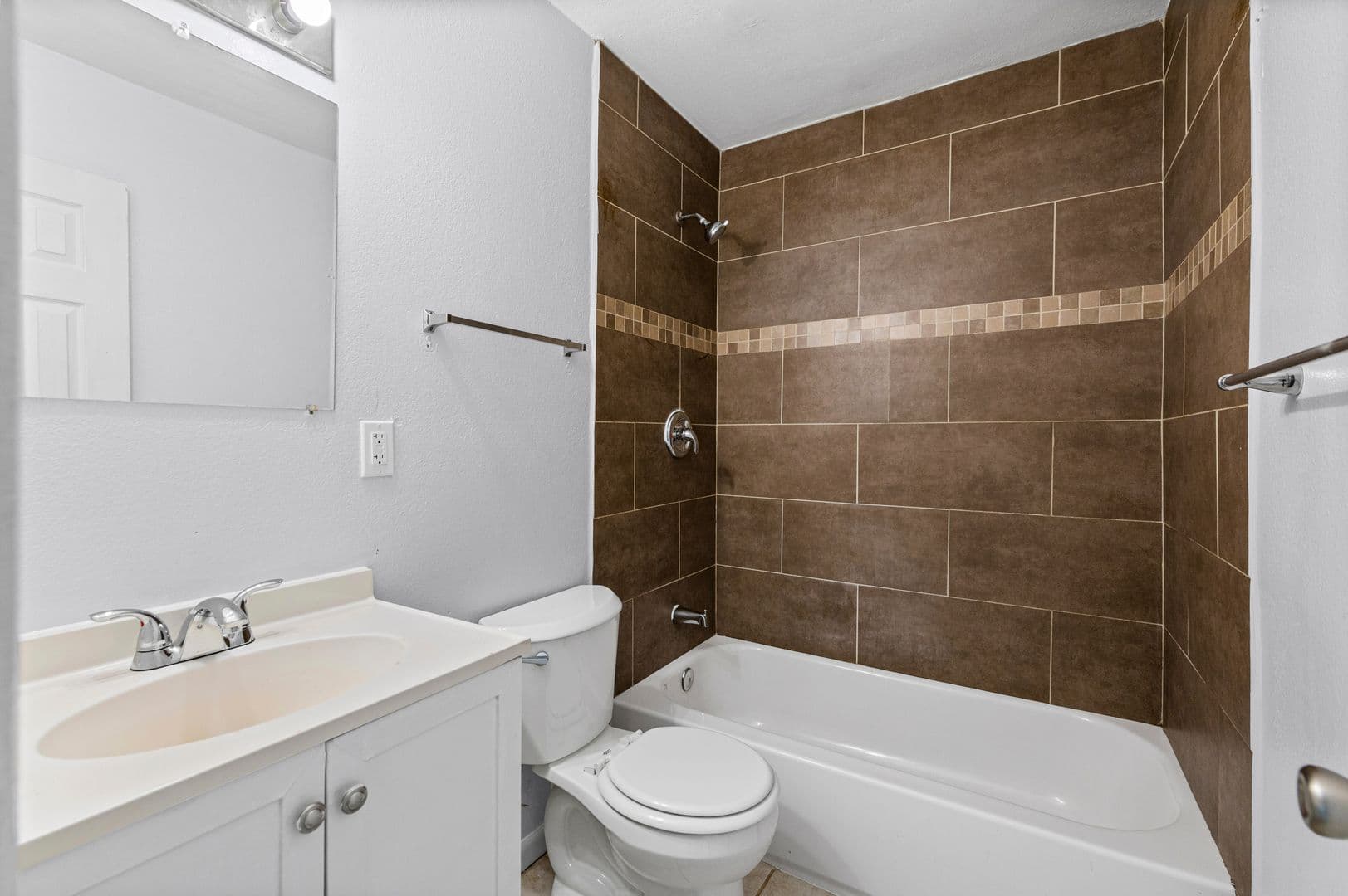 Kansas City Apartment: 8208 Troost Ave