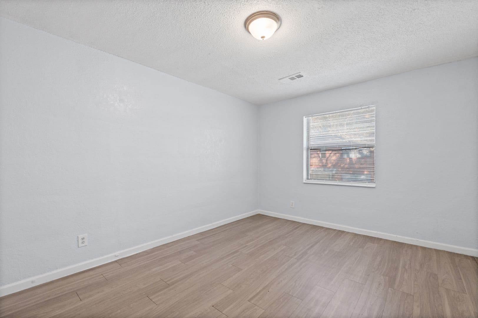 Kansas City Apartment: 8208 Troost Ave