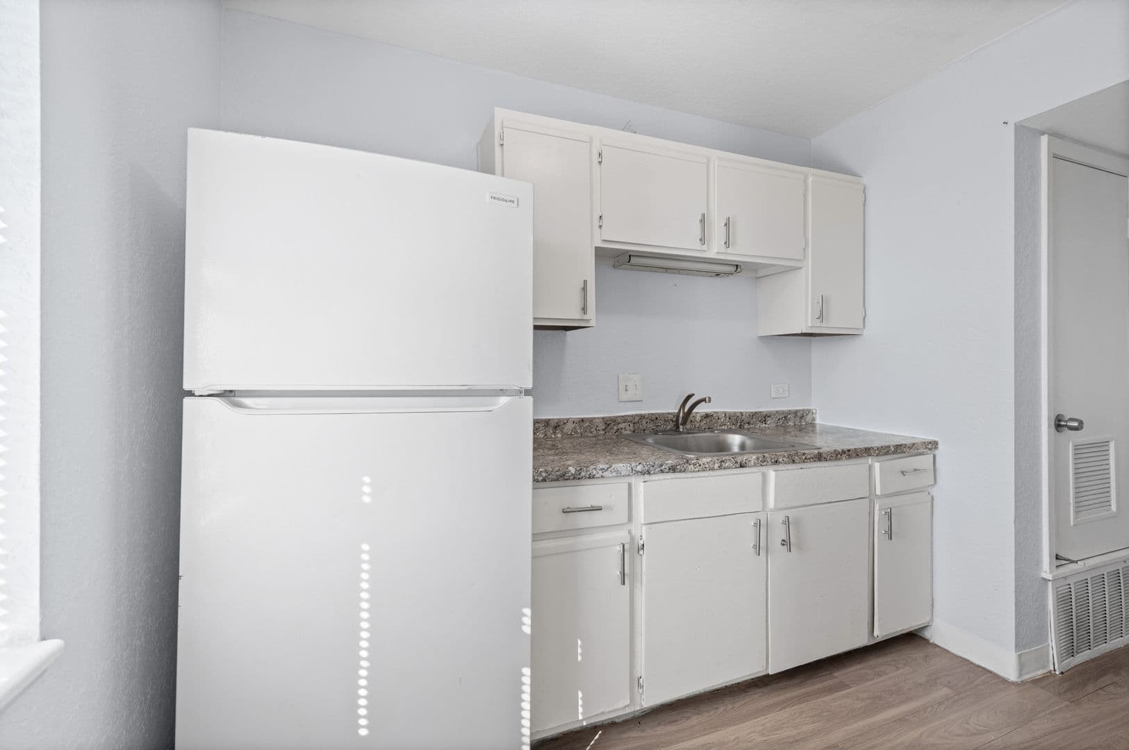 Kansas City Apartment: 8208 Troost Ave