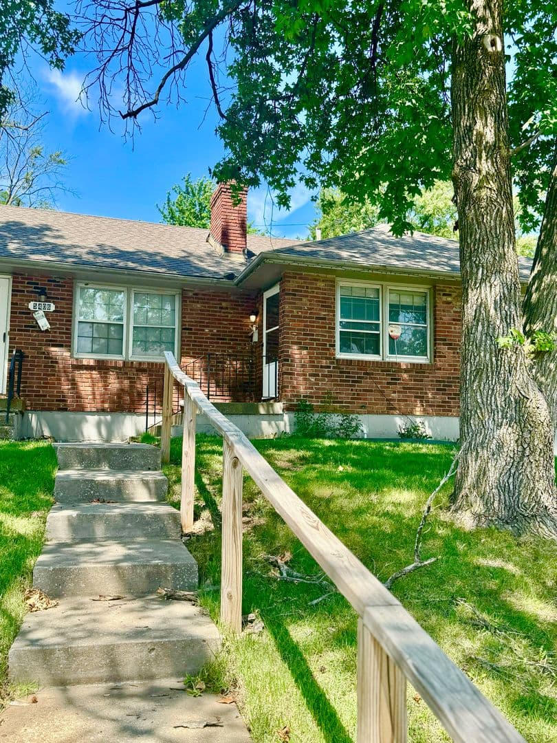 Raytown Apartment: 5404-5406 Ditzler Ave