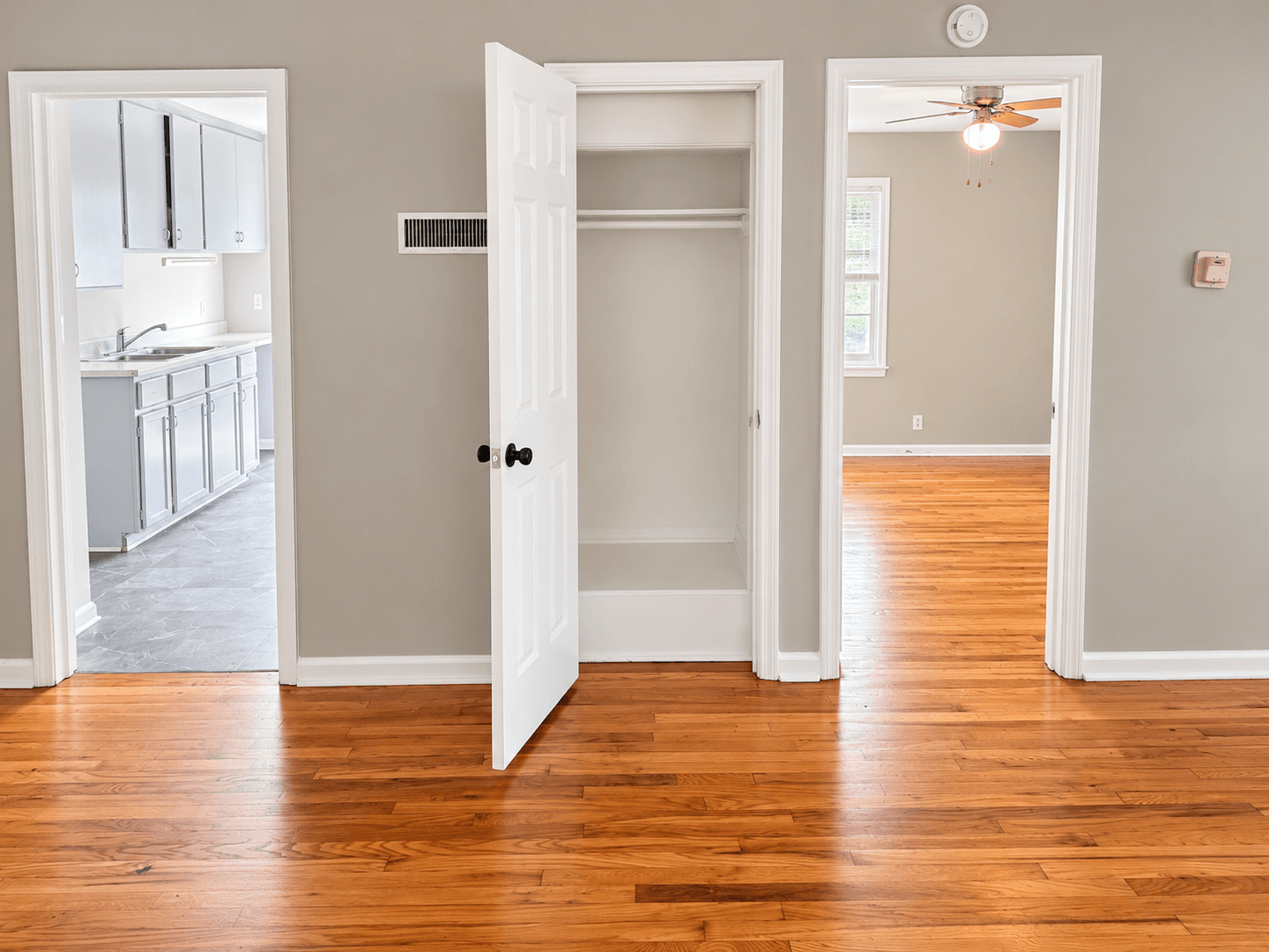 Independence Townhome: 906-912 1/2 S Noland Road