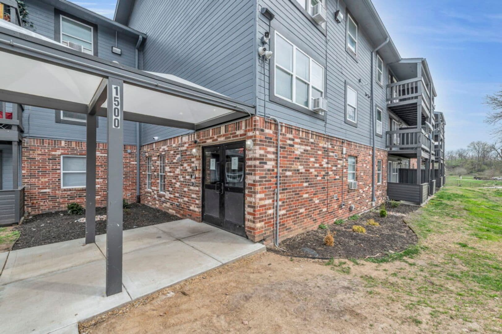 Kansas City Apartment: 1500 E. 29th Street