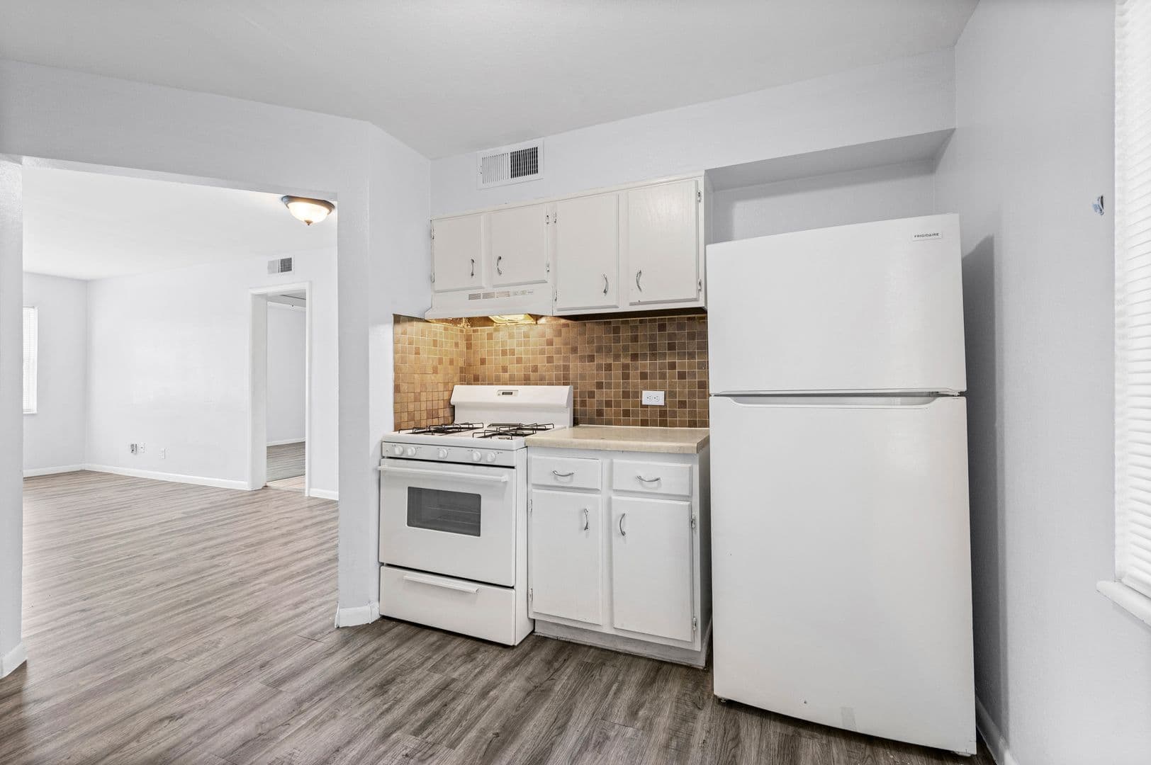Kansas City Apartment: 8208 Troost Ave