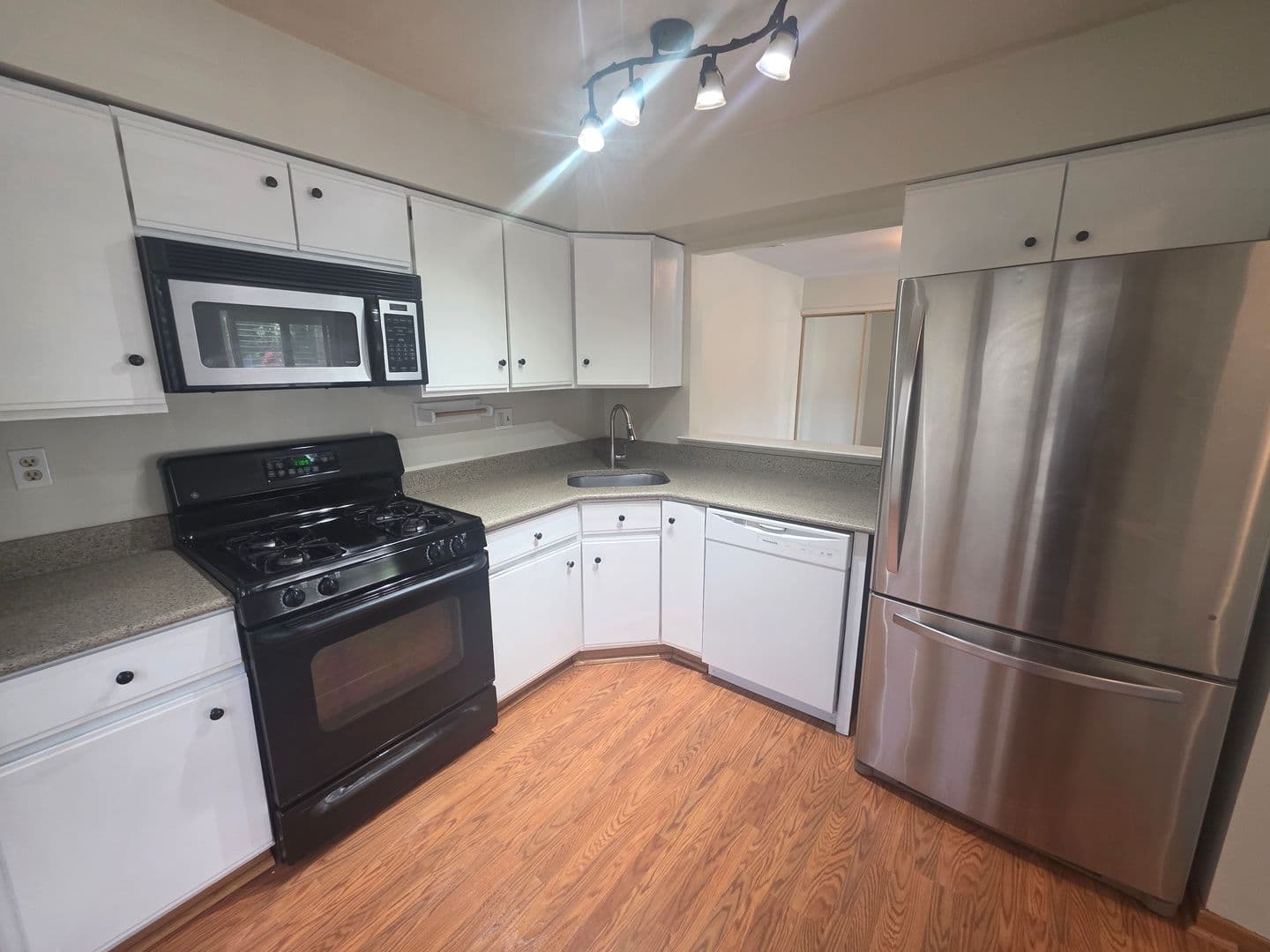 Southampton Condo: 3011 Hopkins Court