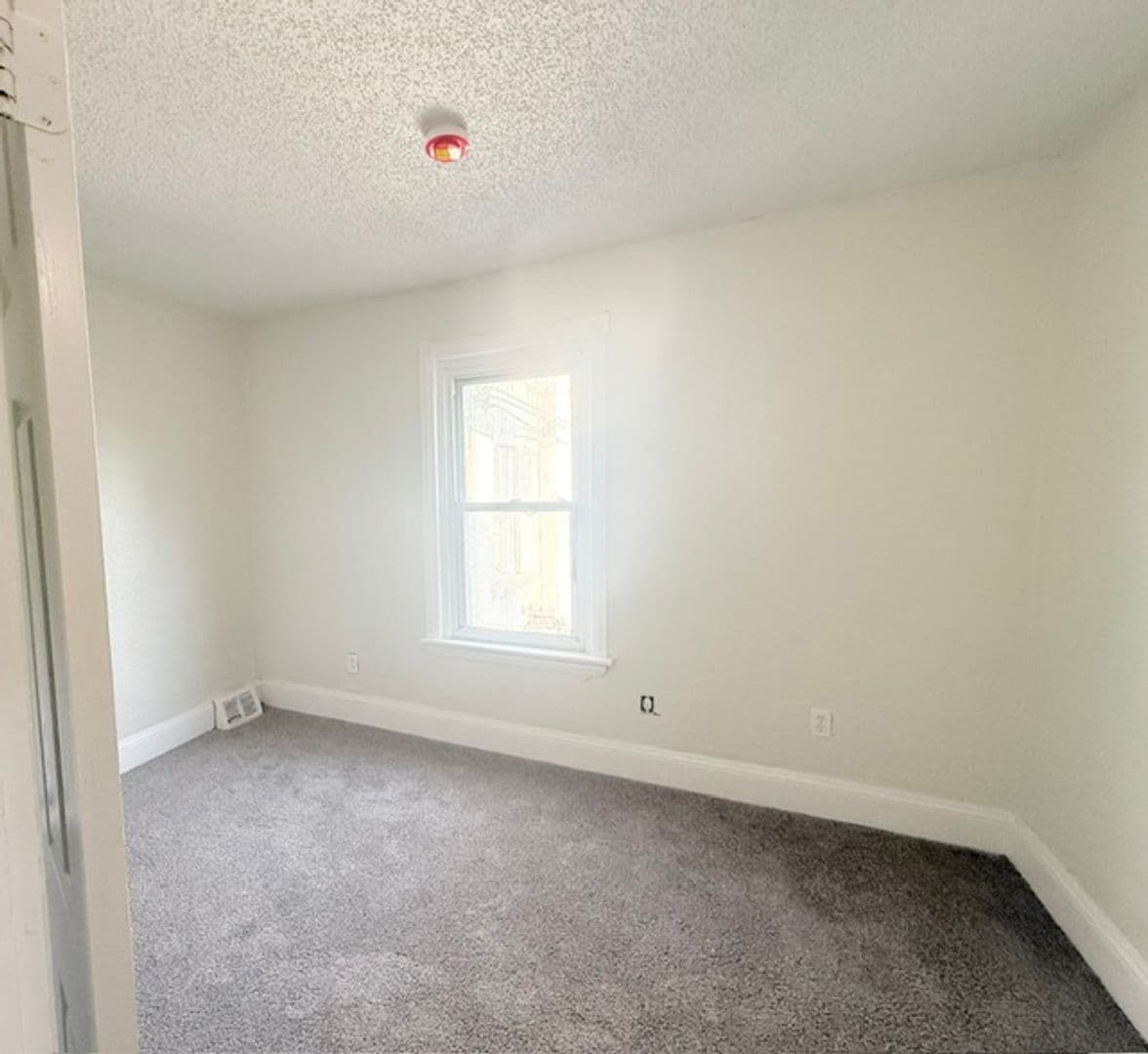 Brookhaven House: 127 9th Street