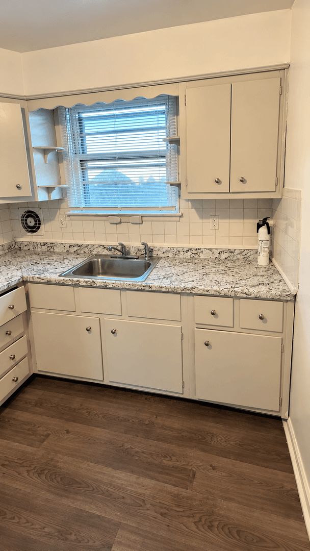 Yeadon Apartment: 110 Chester Avenue