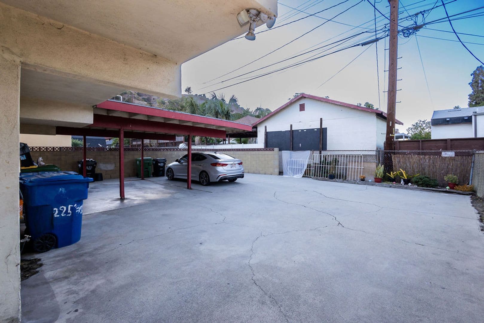 Los Angeles Apartment: 2251 Gatewood Street - Unit 4