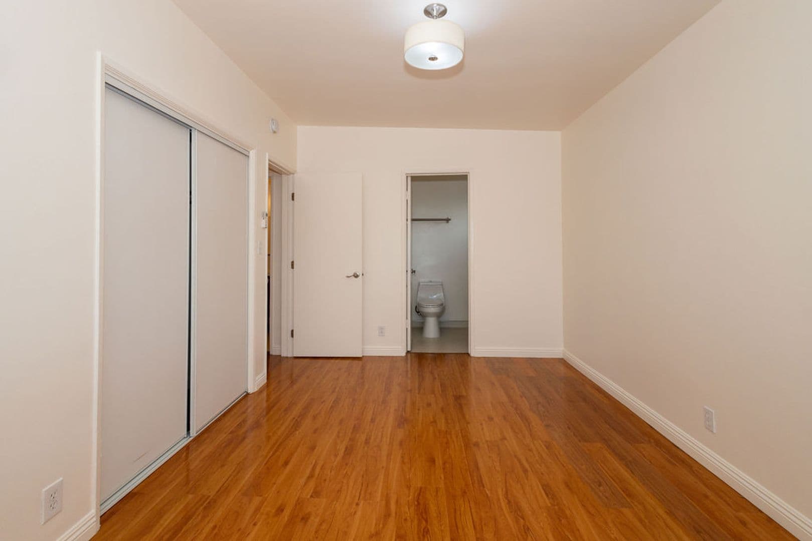 Los Angeles Apartment: 2251 Gatewood Street - Unit 4