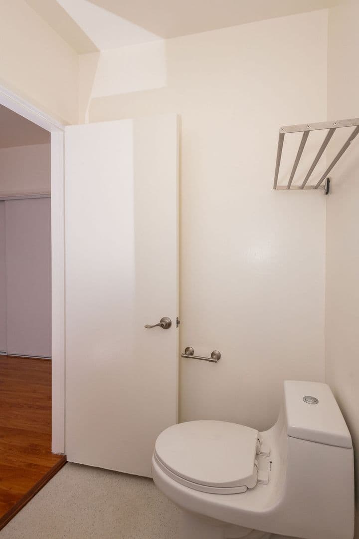 Los Angeles Apartment: 2251 Gatewood Street - Unit 4