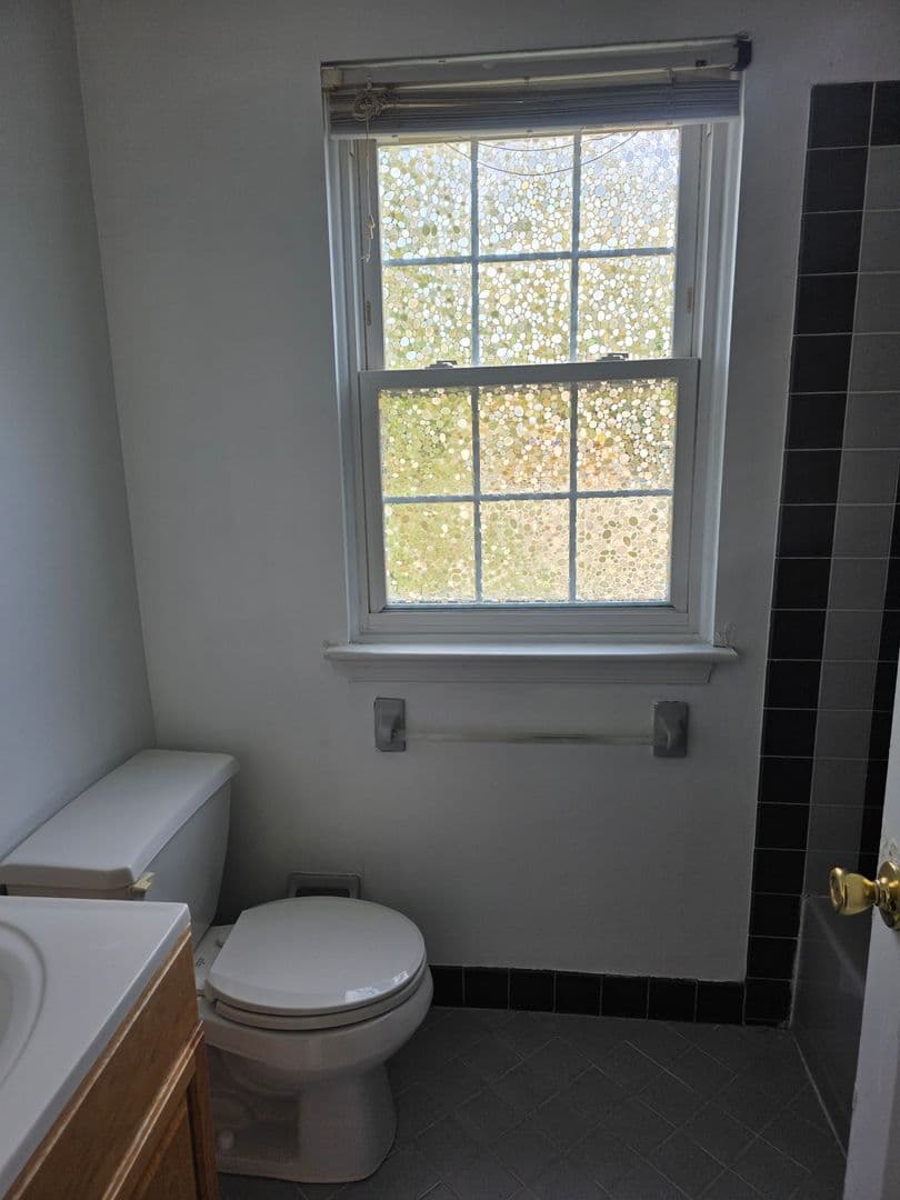 Lansdowne Townhome: 44 S. Lansdowne Avenue