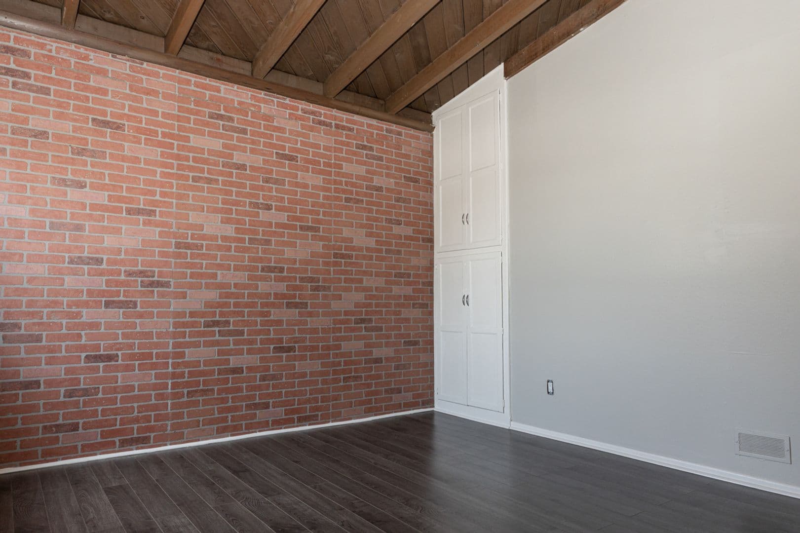 Los Angeles Apartment: 917 N. Madison Ave.