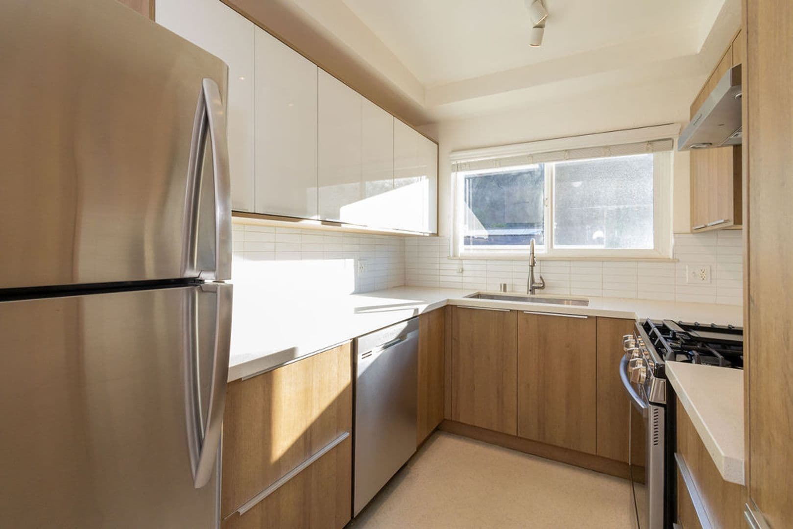 Los Angeles Apartment: 2251 Gatewood Street - Unit 4