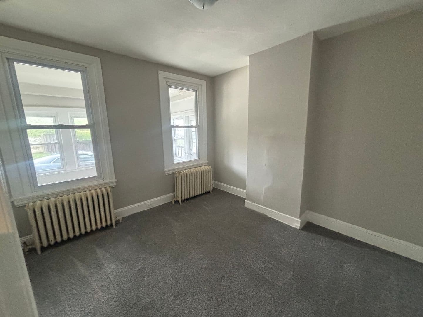 Lansdowne Apartment: 10 1st Street