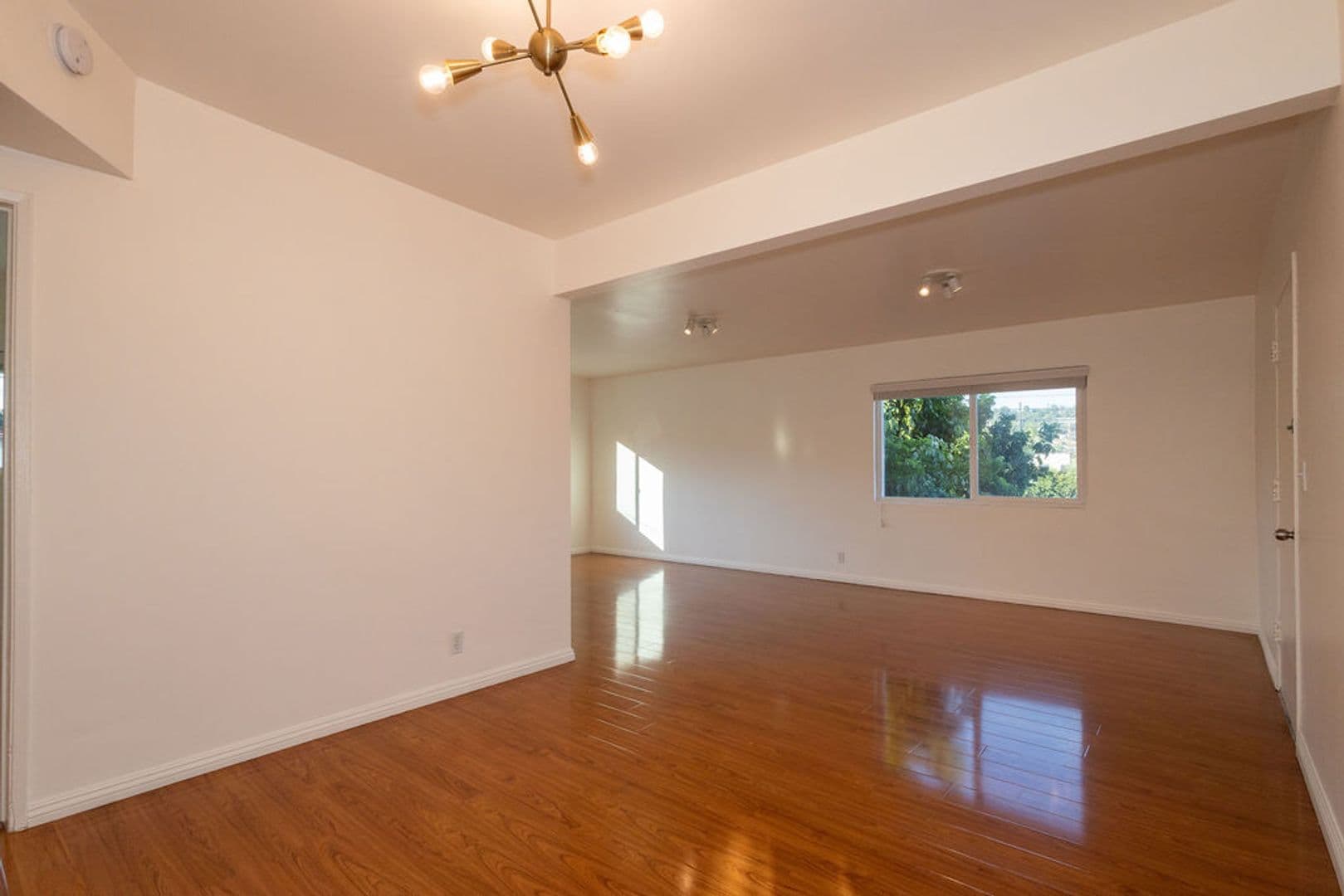 Los Angeles Apartment: 2251 Gatewood Street - Unit 4