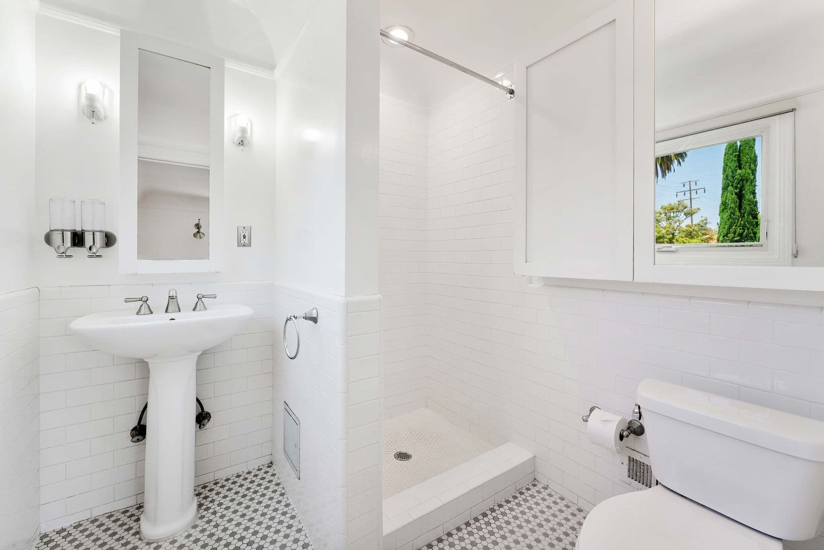 Los Angeles House: 2231 Overland Ave