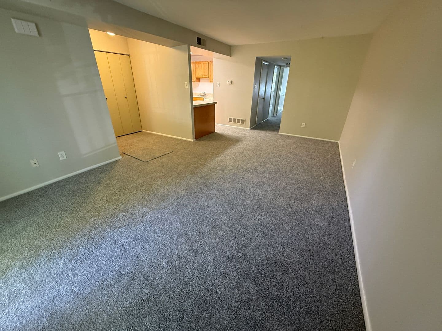 Wallingford Condo: 758B Putnam Boulevard