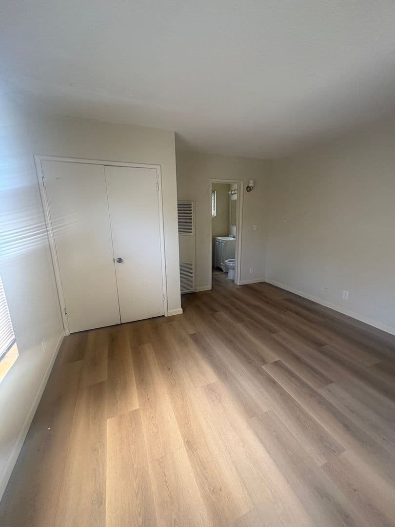 Los Angeles Apartment: 12475 Culver Blvd.
