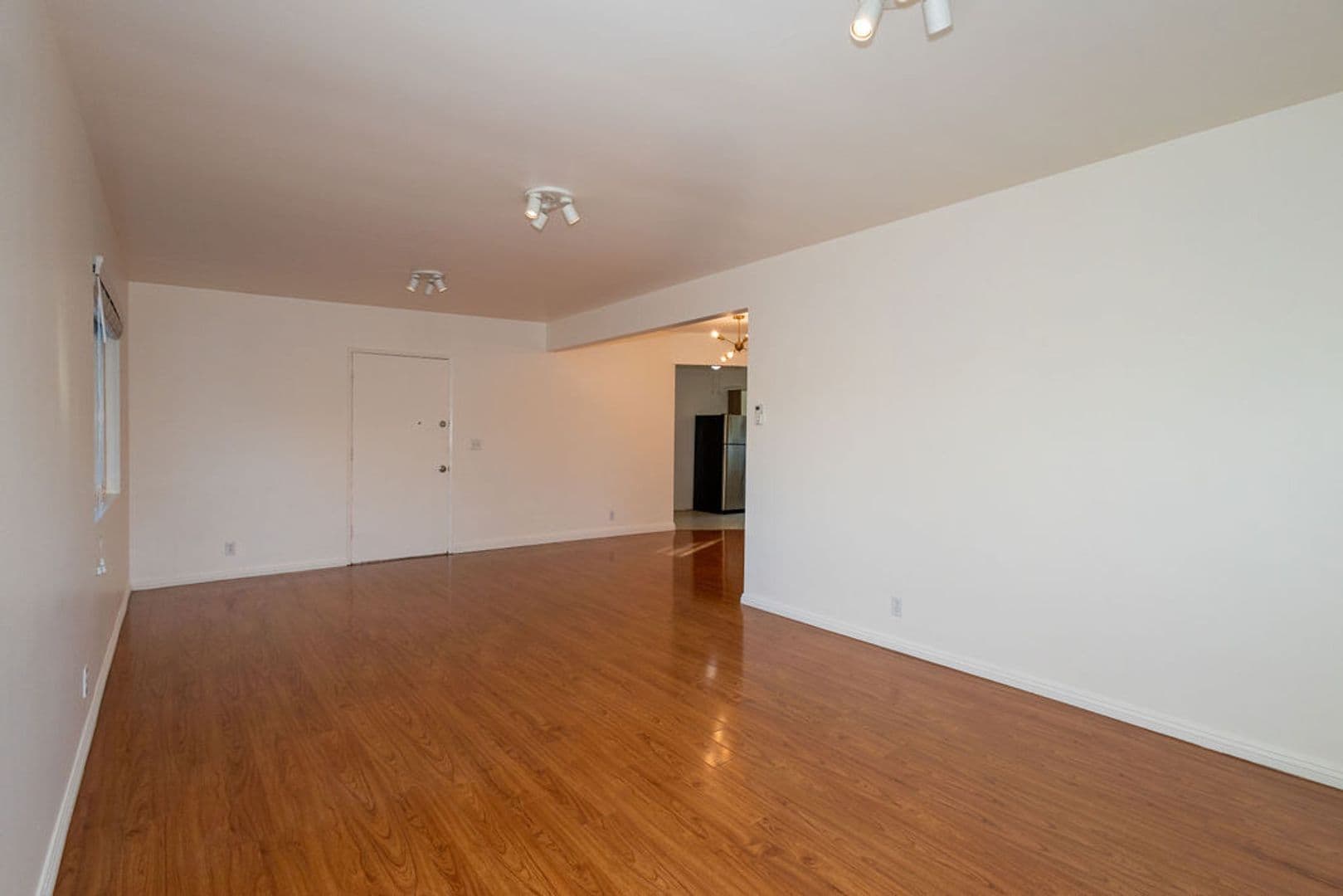 Los Angeles Apartment: 2251 Gatewood Street - Unit 4