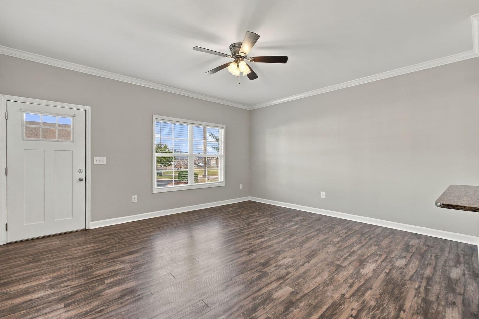 Gallatin Apartment: 1201 South Water Ave