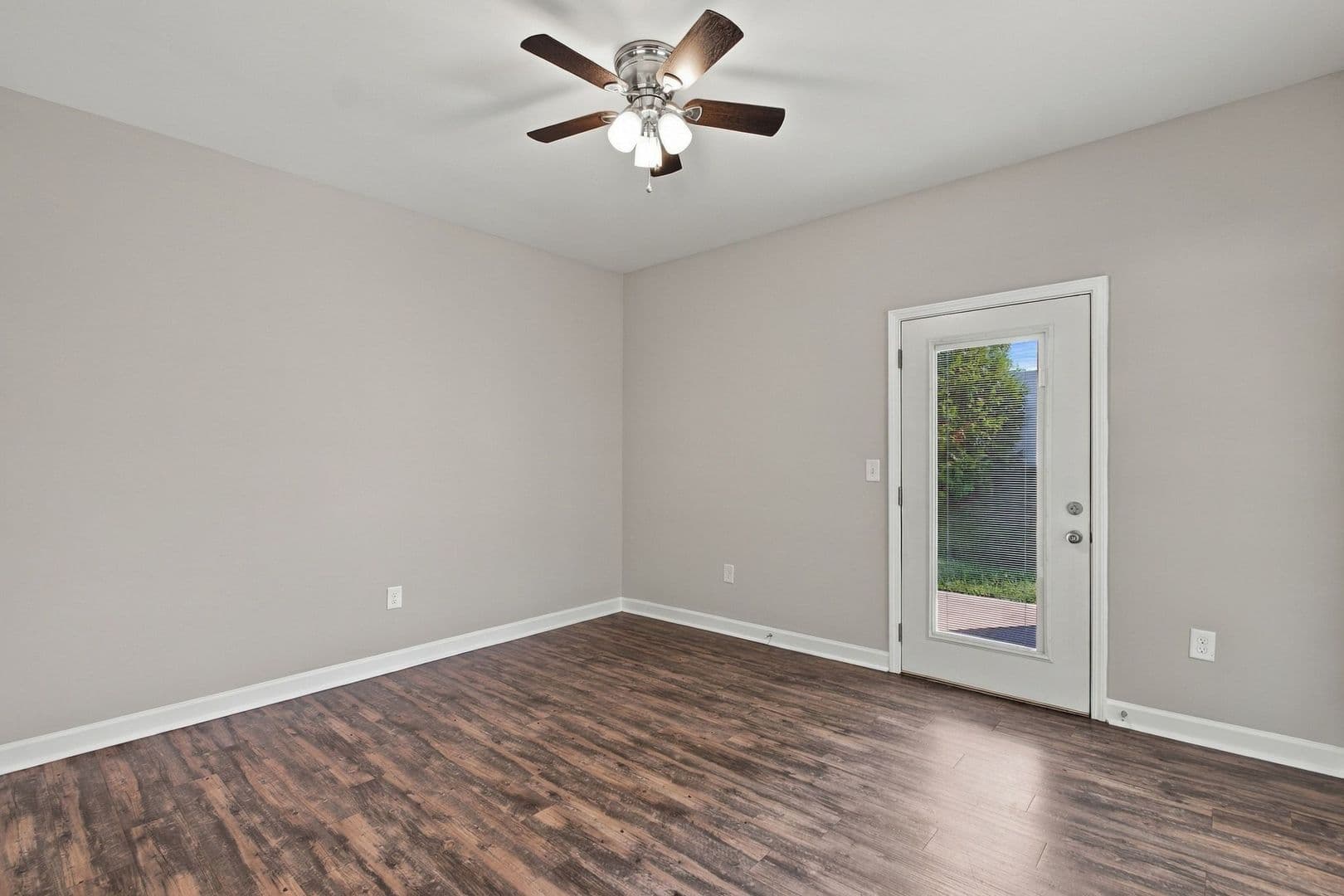 Gallatin Apartment: 1201 South Water Ave
