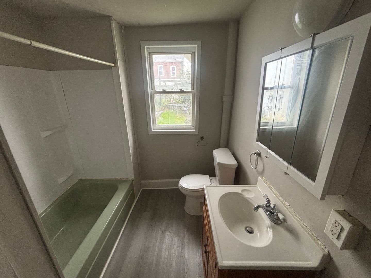 Lansdowne Apartment: 10 1st Street