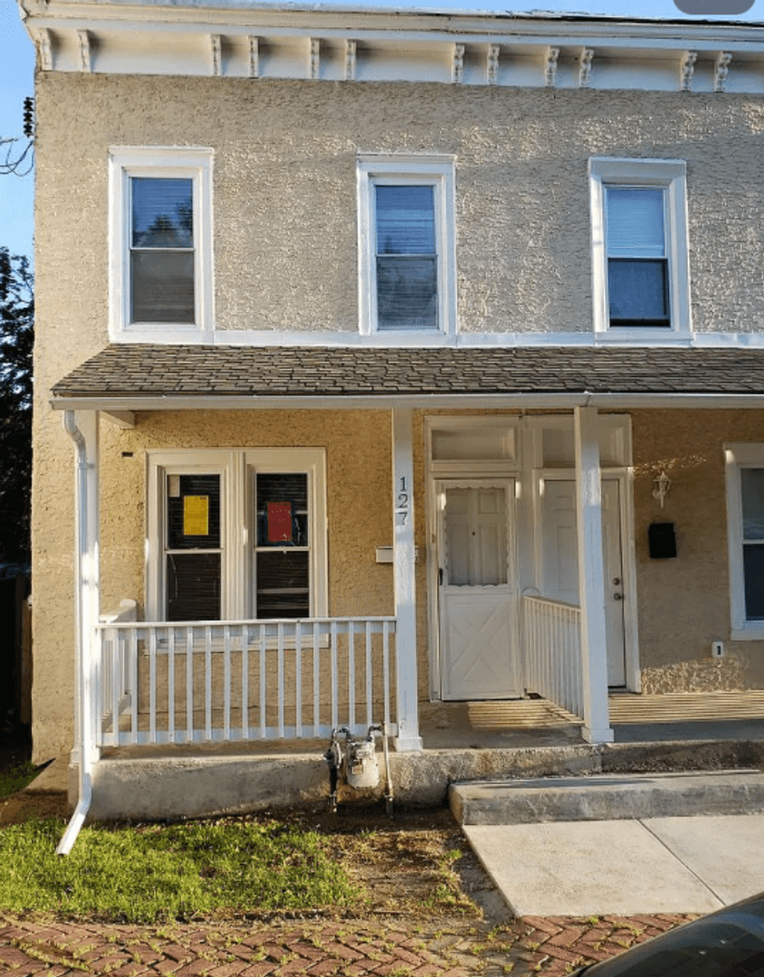 Brookhaven House: 127 9th Street