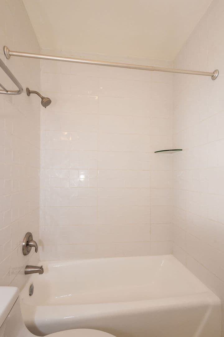 Los Angeles Apartment: 2251 Gatewood Street - Unit 4