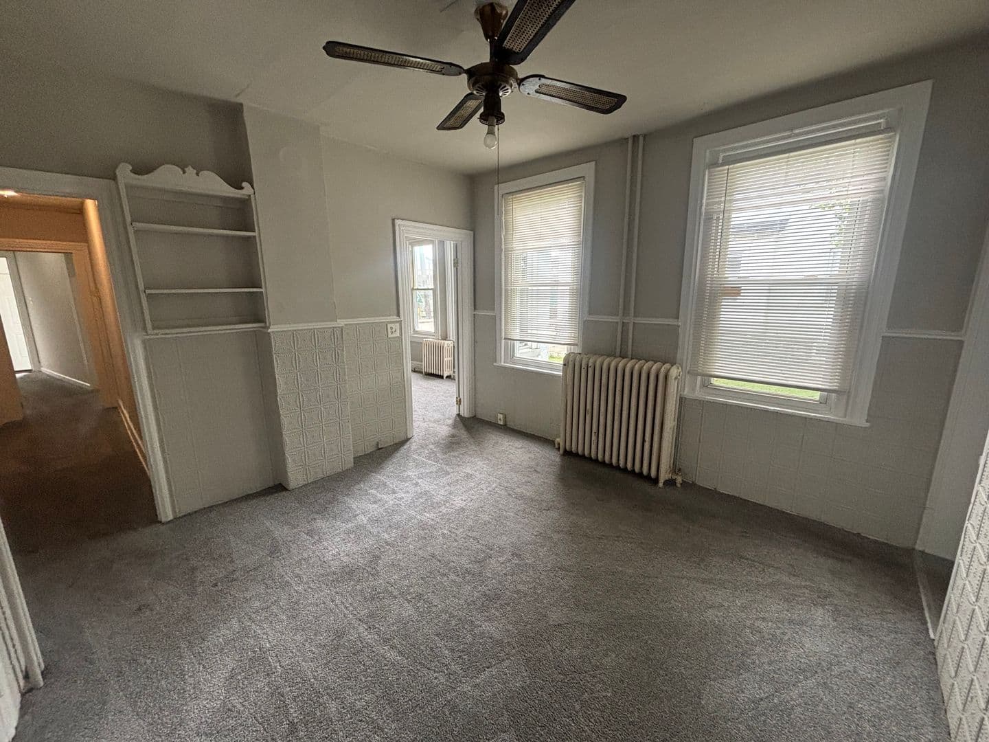 Lansdowne Apartment: 10 1st Street