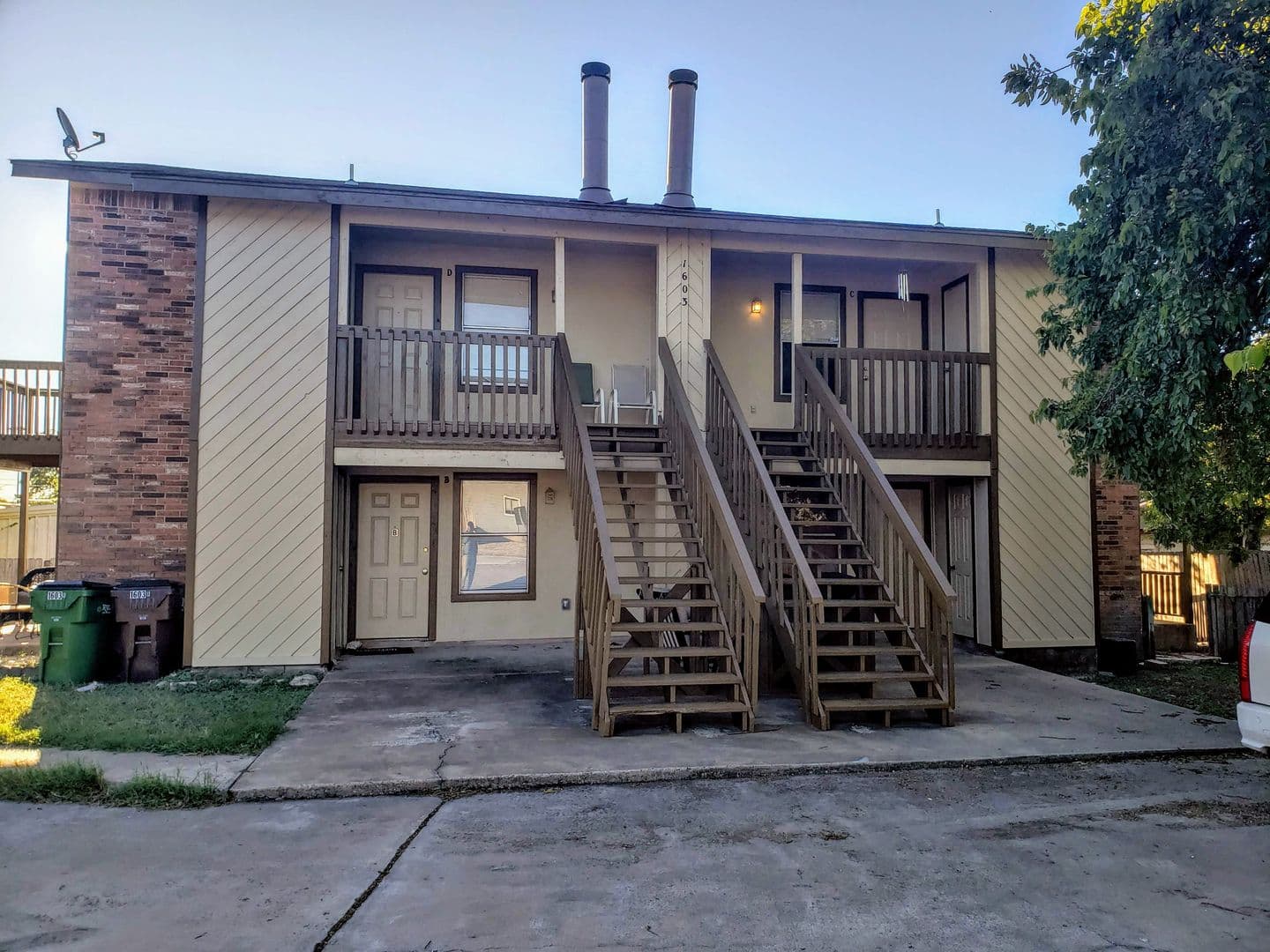 Round Rock Apartment: 1603 Onion Creek Village Dr