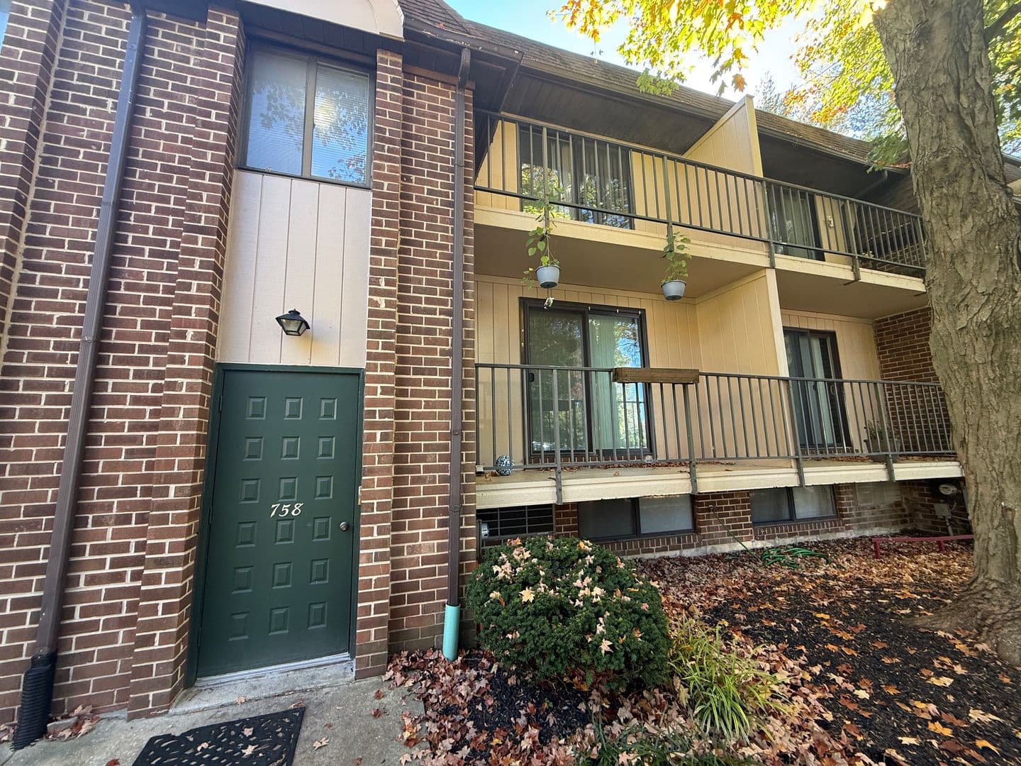 Wallingford Condo: 758B Putnam Boulevard