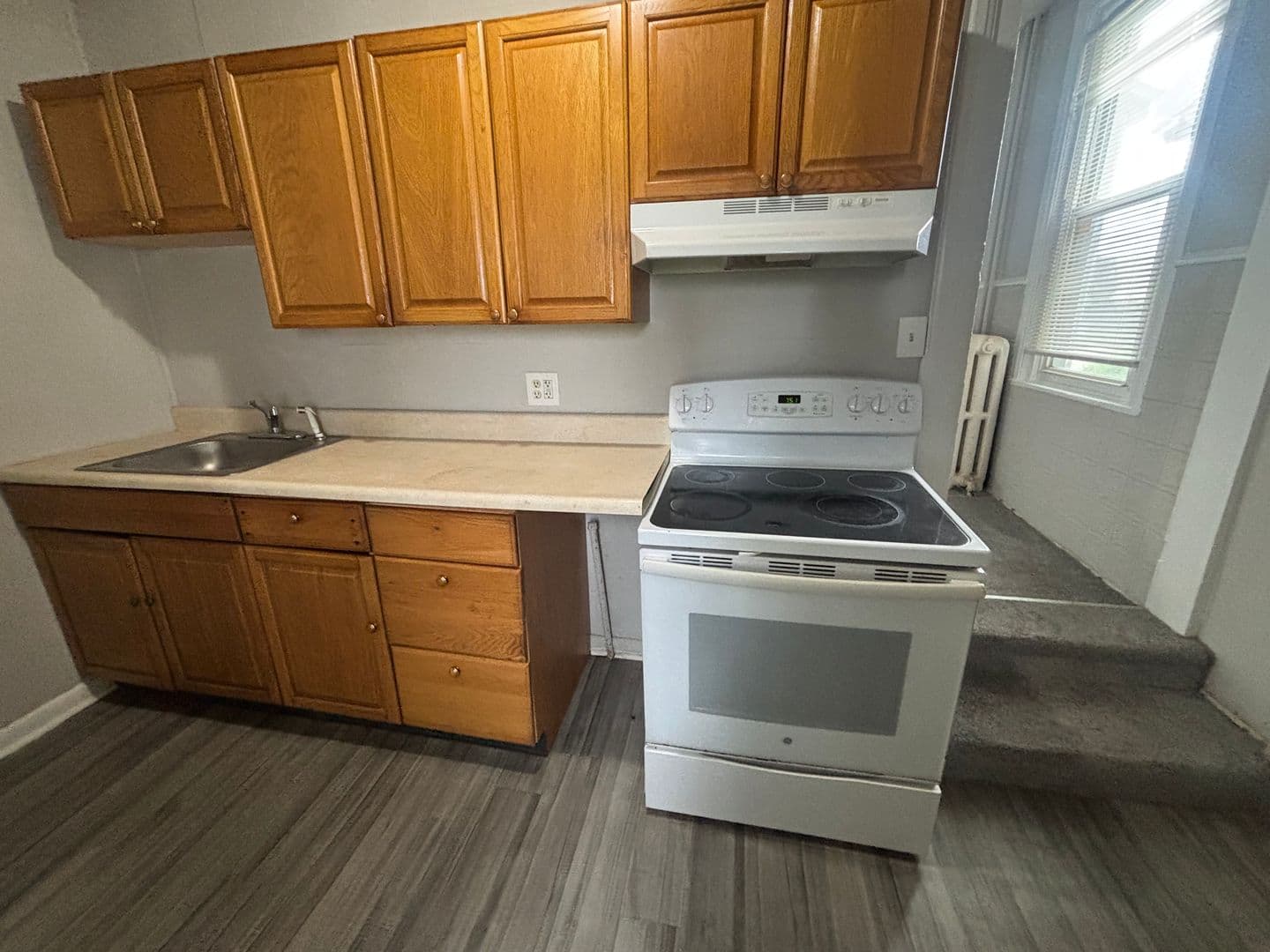 Lansdowne Apartment: 10 1st Street