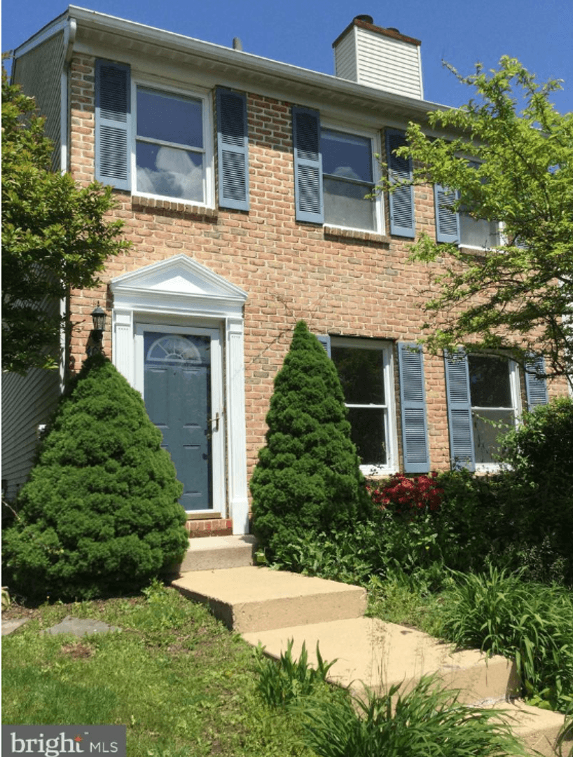 Chester Springs House: 405 Holly Tree Court