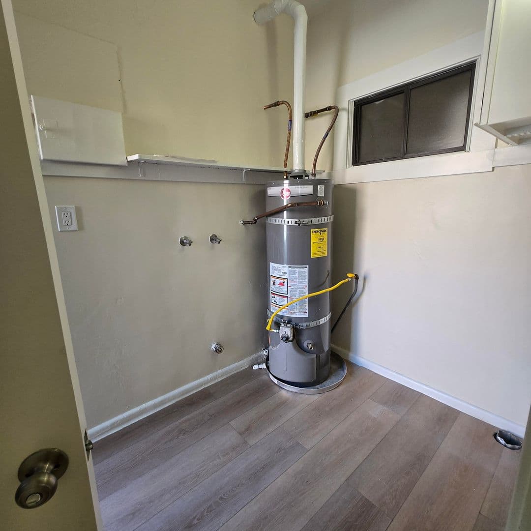 Los Angeles Apartment: 734 S Detroit St
