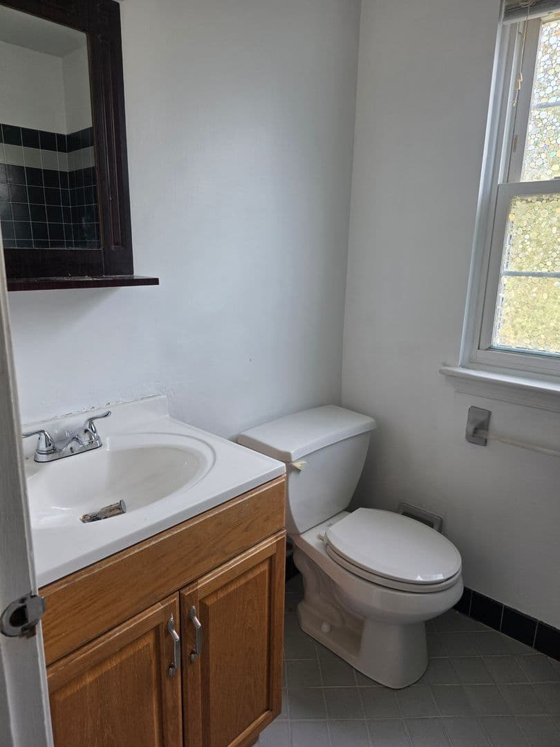 Lansdowne Townhome: 44 S. Lansdowne Avenue