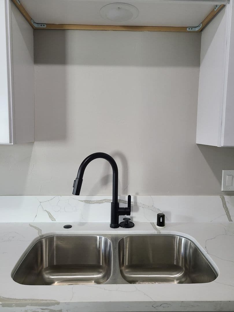Los Angeles Apartment: 1421 Eagle Vista Dr - 8