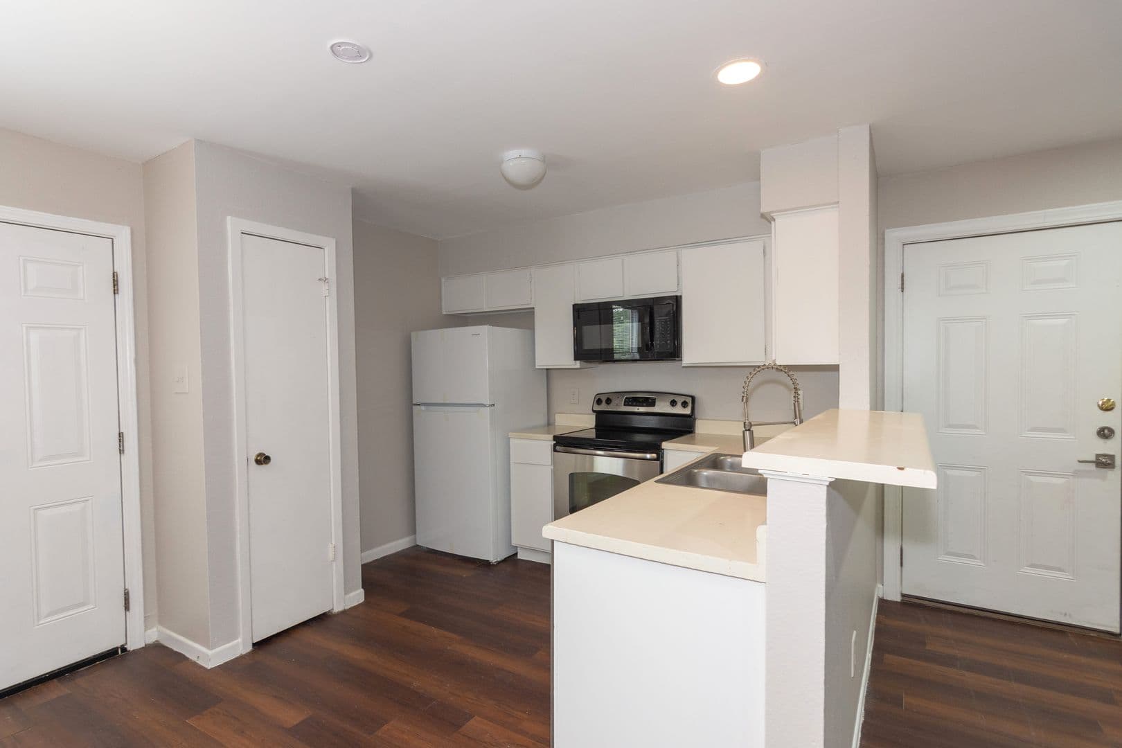 Round Rock Apartment: 1603 Onion Creek Village Dr