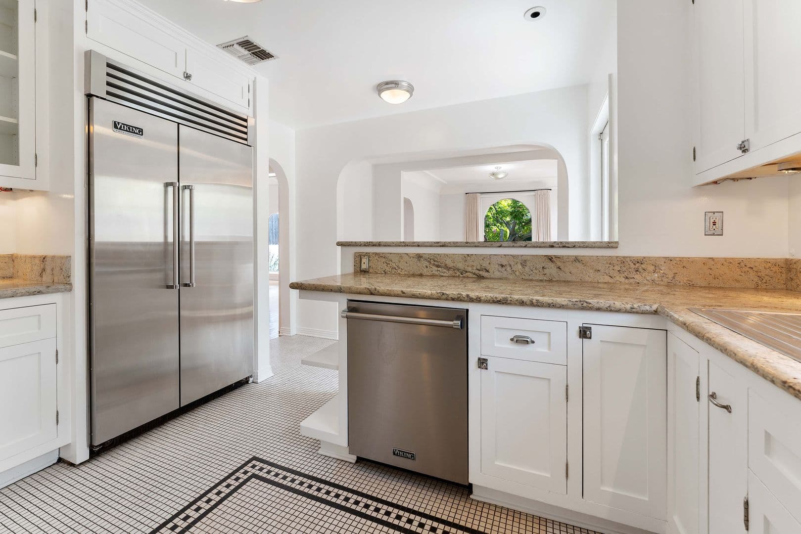 Los Angeles House: 2231 Overland Ave