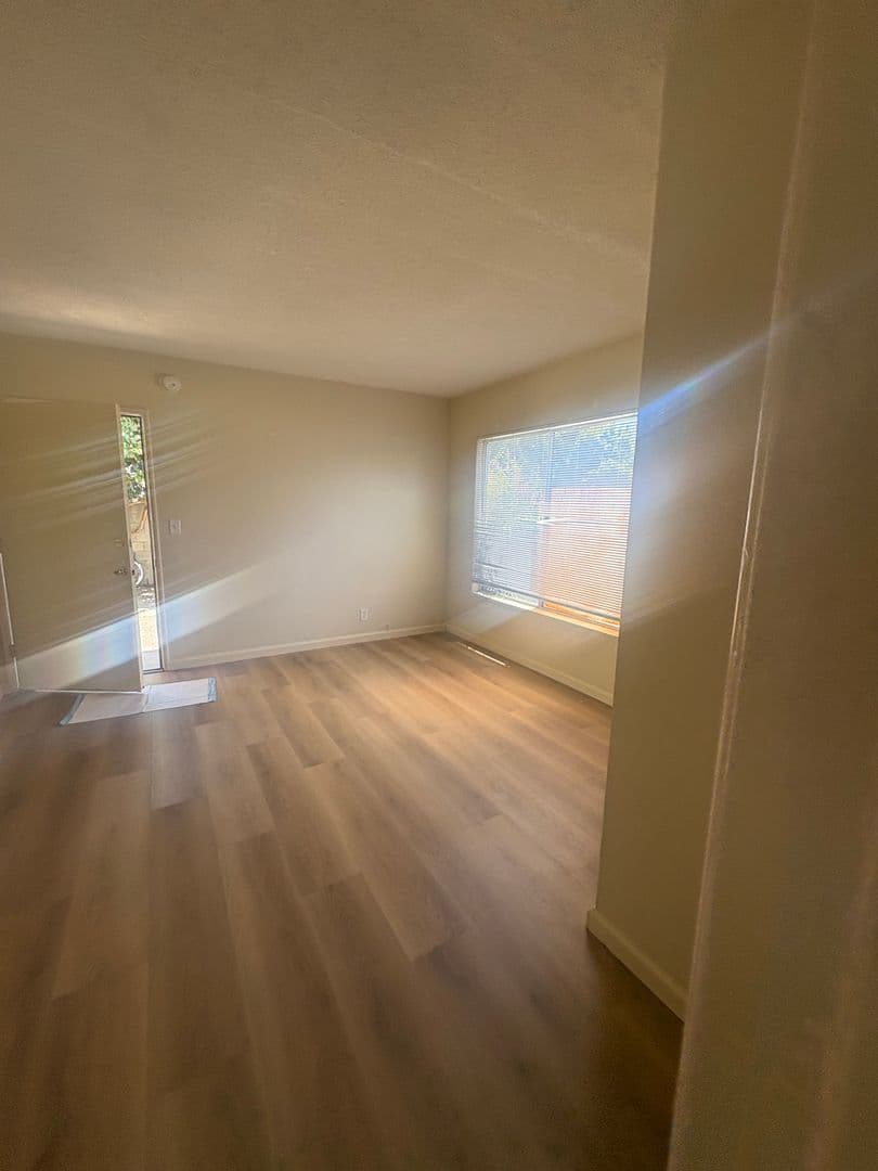 Los Angeles Apartment: 12475 Culver Blvd.