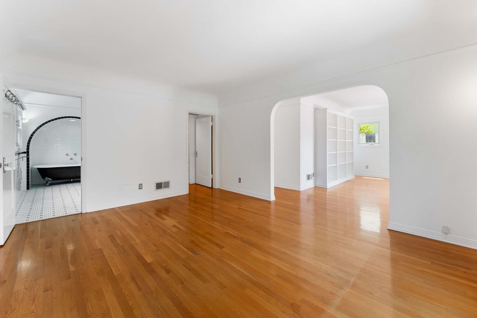 Los Angeles House: 2231 Overland Ave